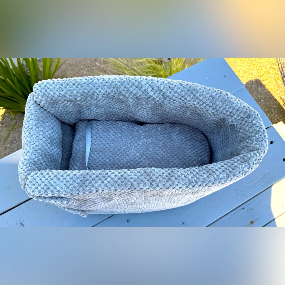 Cozy Gray Pet Bed for console in vehicle NWT